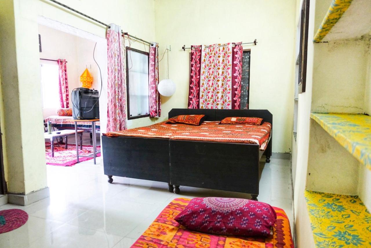 Nadya Homestay For Female & Family Dźajpur Zewnętrze zdjęcie