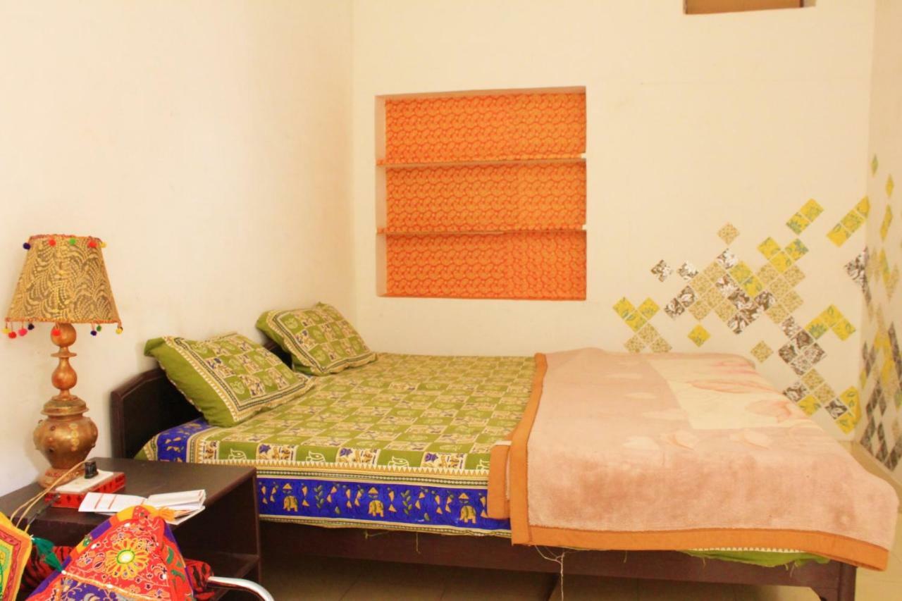 Nadya Homestay For Female & Family Dźajpur Zewnętrze zdjęcie