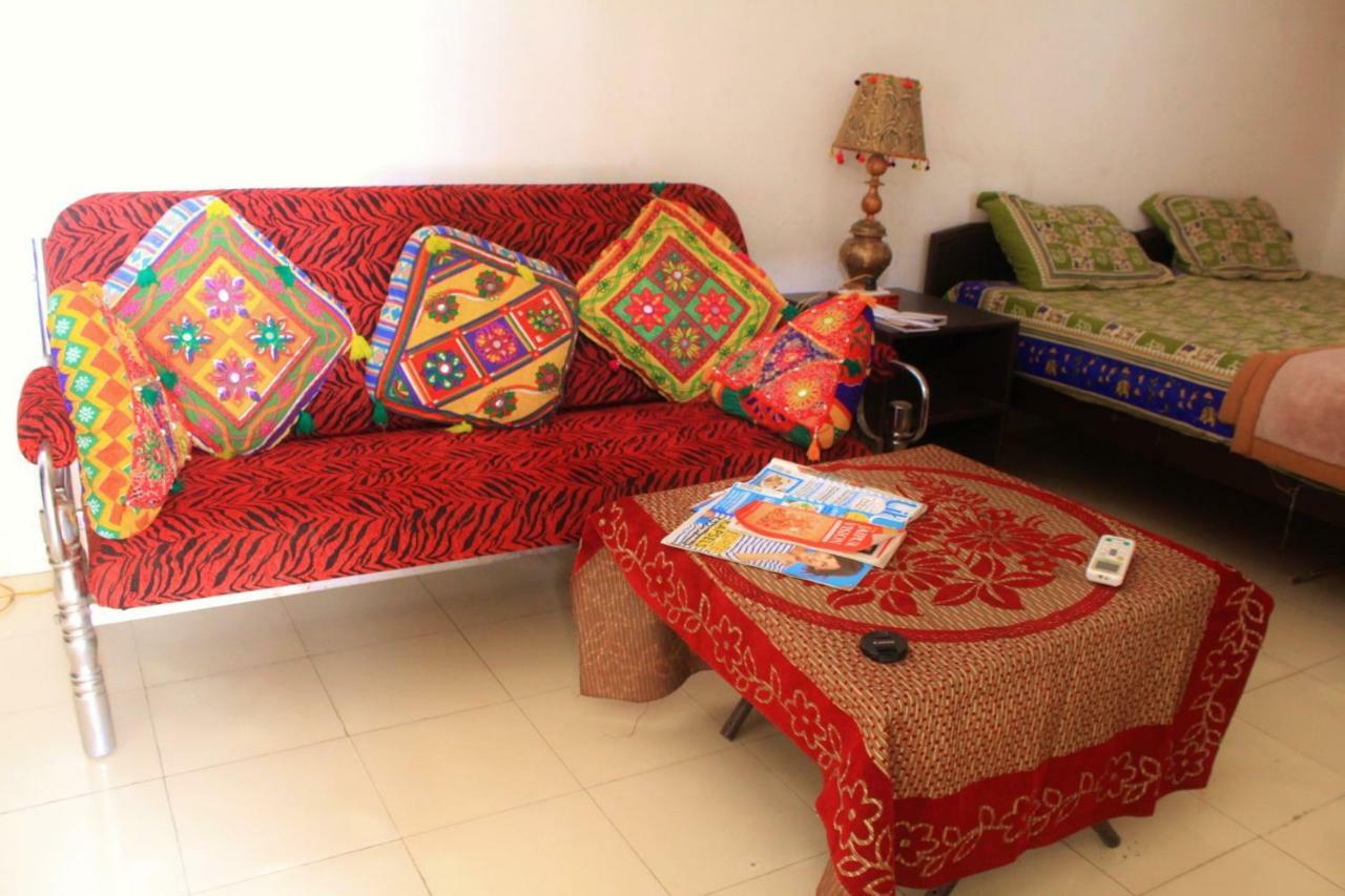 Nadya Homestay For Female & Family Dźajpur Zewnętrze zdjęcie
